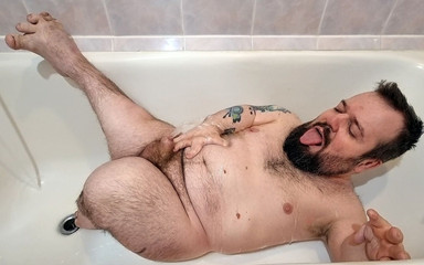Midget piss on himself and then cum