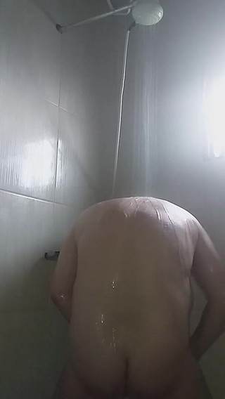 I Love to Show Your Ass Taking a Shower