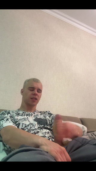 Jerking off and Cum in Sweatpants