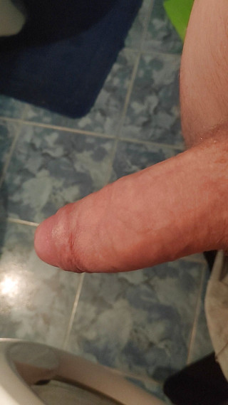 Guy jerks off and cums sweetly