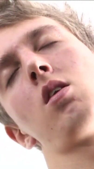 Skater Fabien Rossi Worships Mate’s Boner