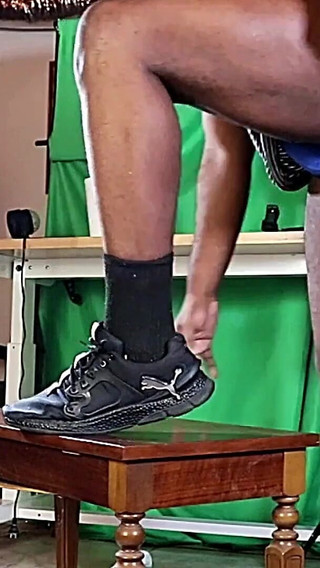 Sexy BBC Jock Doing Some Deep Anal Glute Training for a Tight Hole Grip