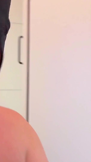 He Claims to Be Straight - but Then He Cums at the Gloryhole