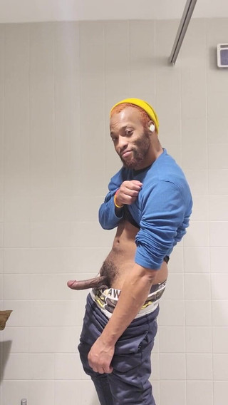 Kennie Jai Jerks off at Work