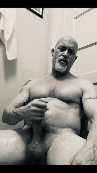 Hot B&w Bathroom Bate.