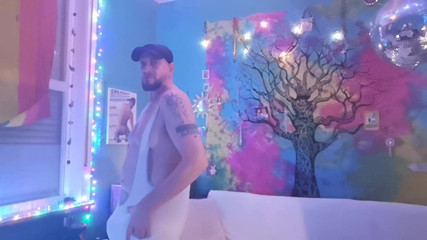 Crazy Stepdaddy dancing and Givin show