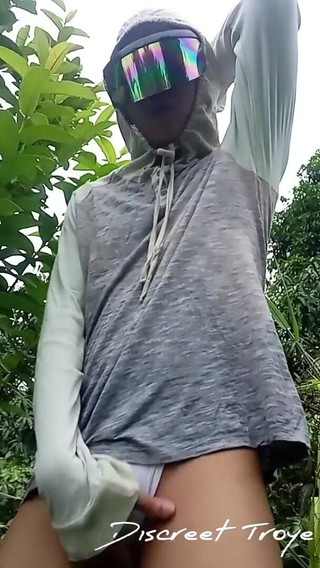 Asian Pinoy Strip off on the Side of a Busy Road - Pinoy Jakol Sa Kalsada