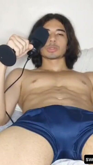 Ohh I Can't Resist My Hot Body...