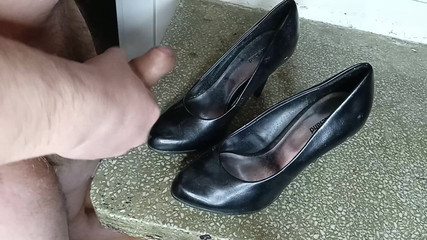 Masturbation and Cum on High Heels