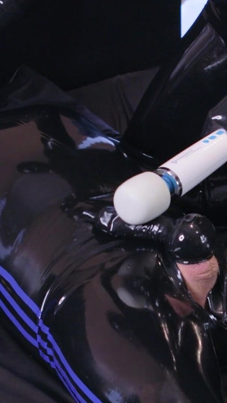 The Droid Bound [moment]