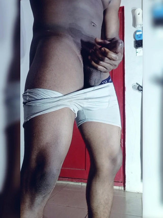 Black Hunk Guy Masturbates on Cam