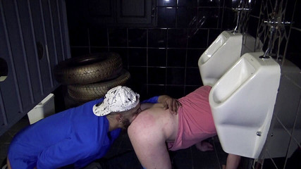 Fucked bareback by Tahar in public toilets